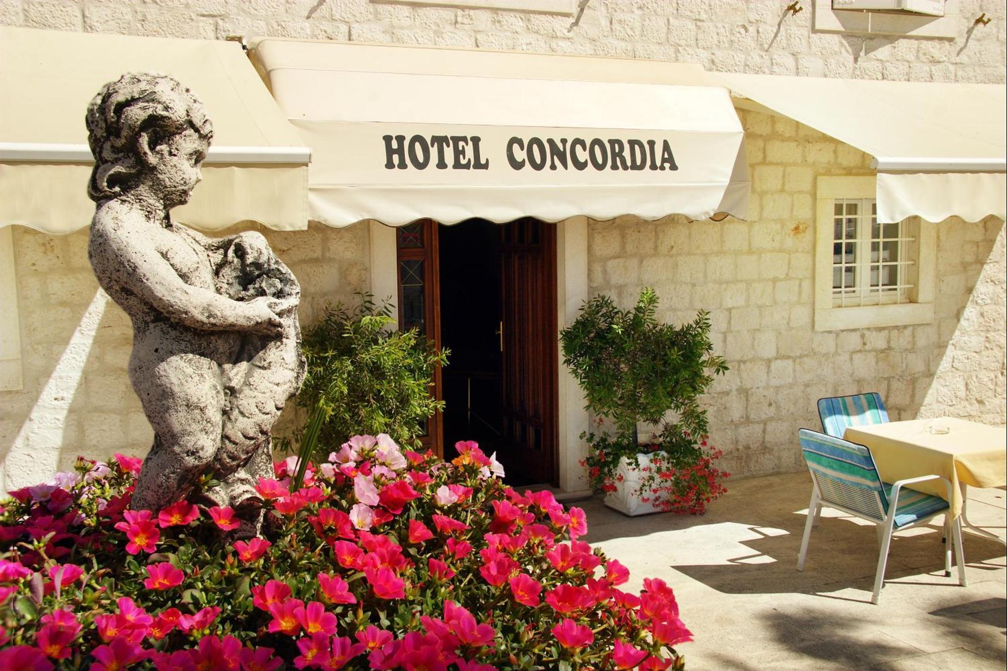Hotel Concordia Trogir Exterior photo