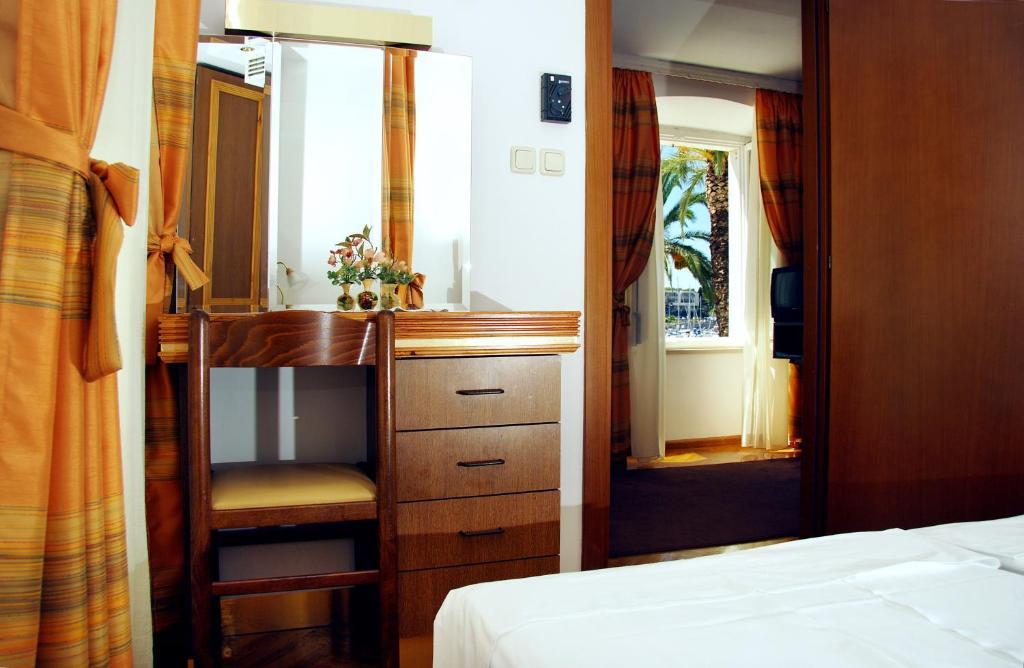 Hotel Concordia Trogir Exterior photo
